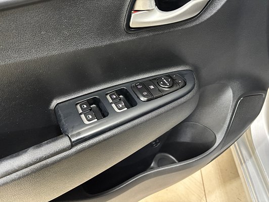 Kia Rio, 2017 года, пробег 125190 км