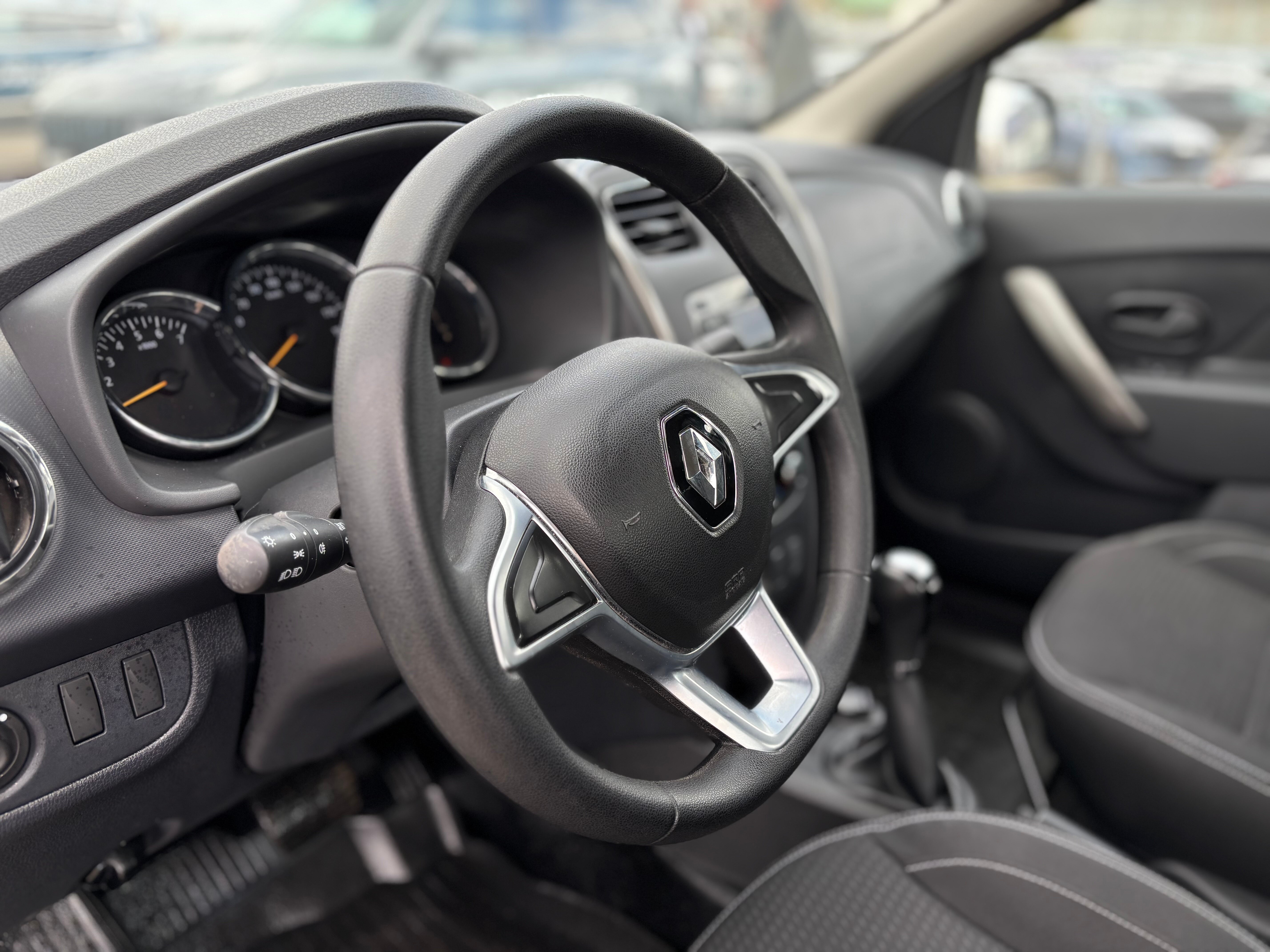 Renault Logan Drive, 2021 года, пробег 69977 км