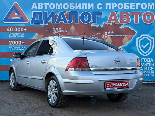 Opel Astra Cosmo, 2011 года, пробег 196699 км