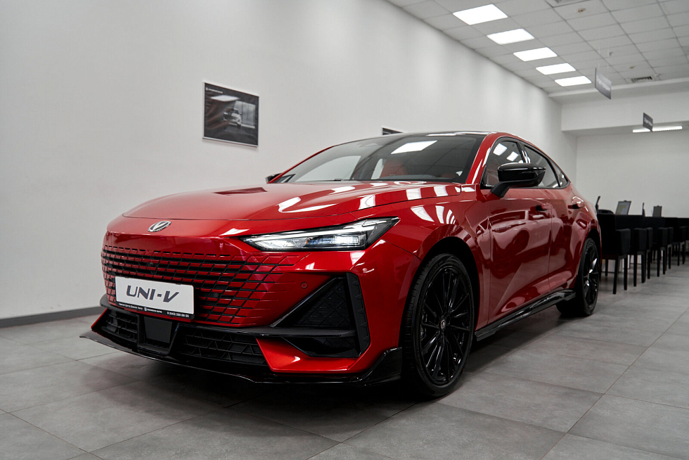 Changan UNI-V Техно, красный