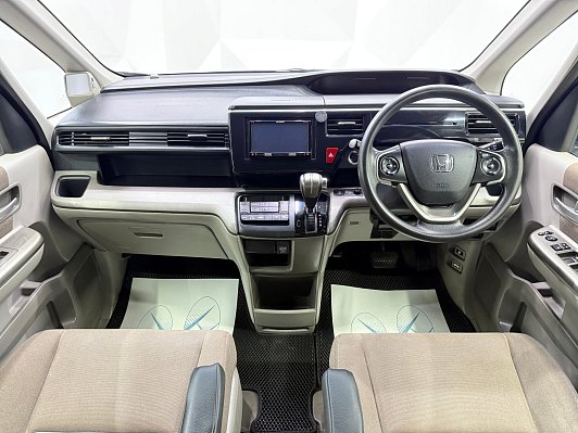 Honda Stepwgn, 2016 года, пробег 163270 км
