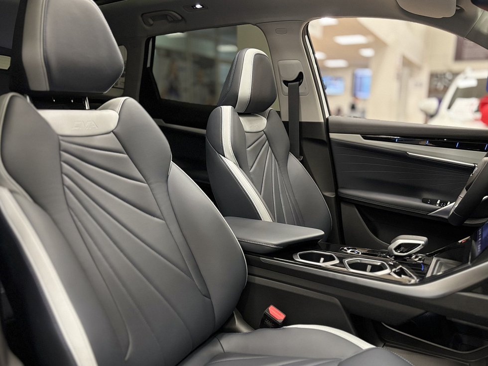 Geely Atlas Luxury, белый