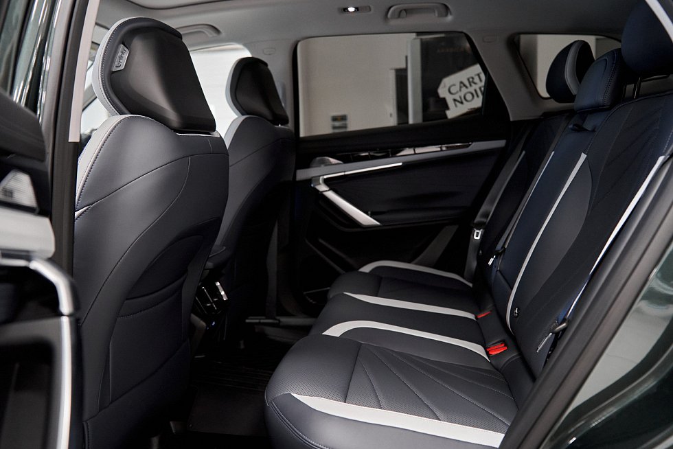 Geely Atlas Флагман, зеленый