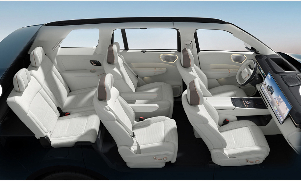 Lynk & Co 900 Discovery, серебряный