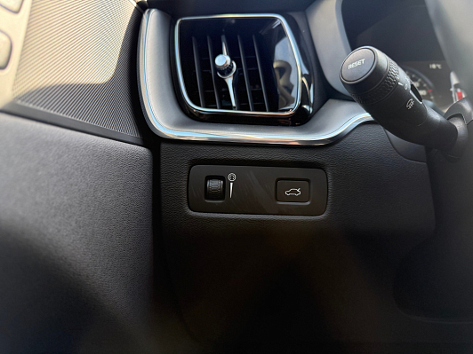 Volvo XC60 Momentum, 2021 года, пробег 121270 км