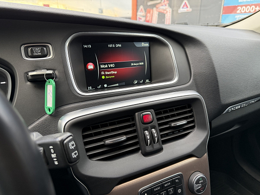 Volvo V40 Cross Country, 2016 года, пробег 100000 км