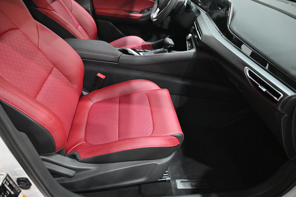 Changan Eado Plus Tech, белый