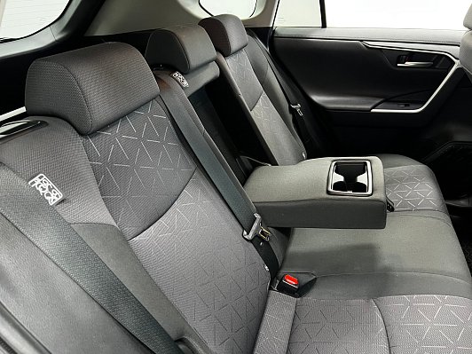 Toyota RAV4 Престиж, 2020 года, пробег 67330 км