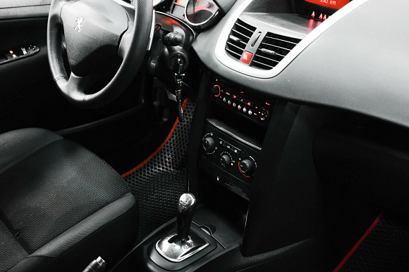 Peugeot 207 Envy, 2009 года, пробег 197615 км