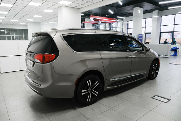 Chrysler Pacifica, 2017 года, пробег 77836 км