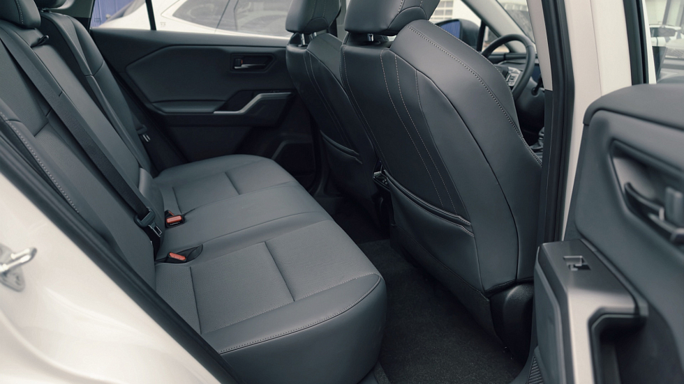 Toyota RAV4 Luxury, белый