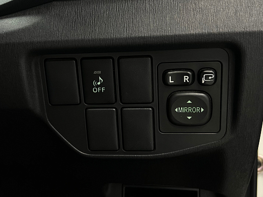Toyota Prius, 2015 года, пробег 114584 км