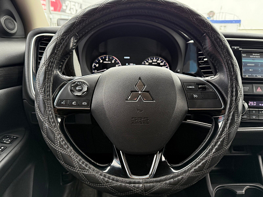 Mitsubishi Outlander Intense, 2016 года, пробег 208676 км