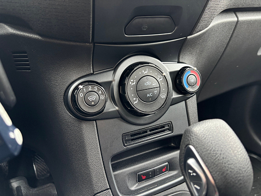 Ford Fiesta White and Black, 2018 года, пробег 125000 км