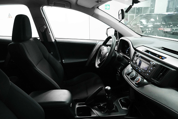 Toyota RAV4, 2015 года, пробег 227000 км