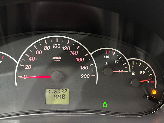 Lada (ВАЗ) Priora Люкс, 2011 года, пробег 176731 км