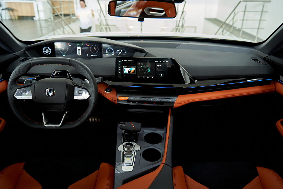 Changan UNI-V Люкс, белый