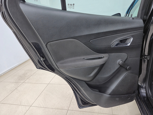 Opel Mokka Essentia, 2013 года, пробег 196140 км