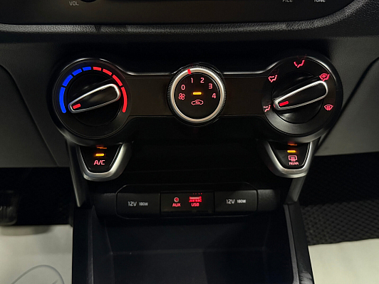 Kia Rio Luxe, 2018 года, пробег 125338 км