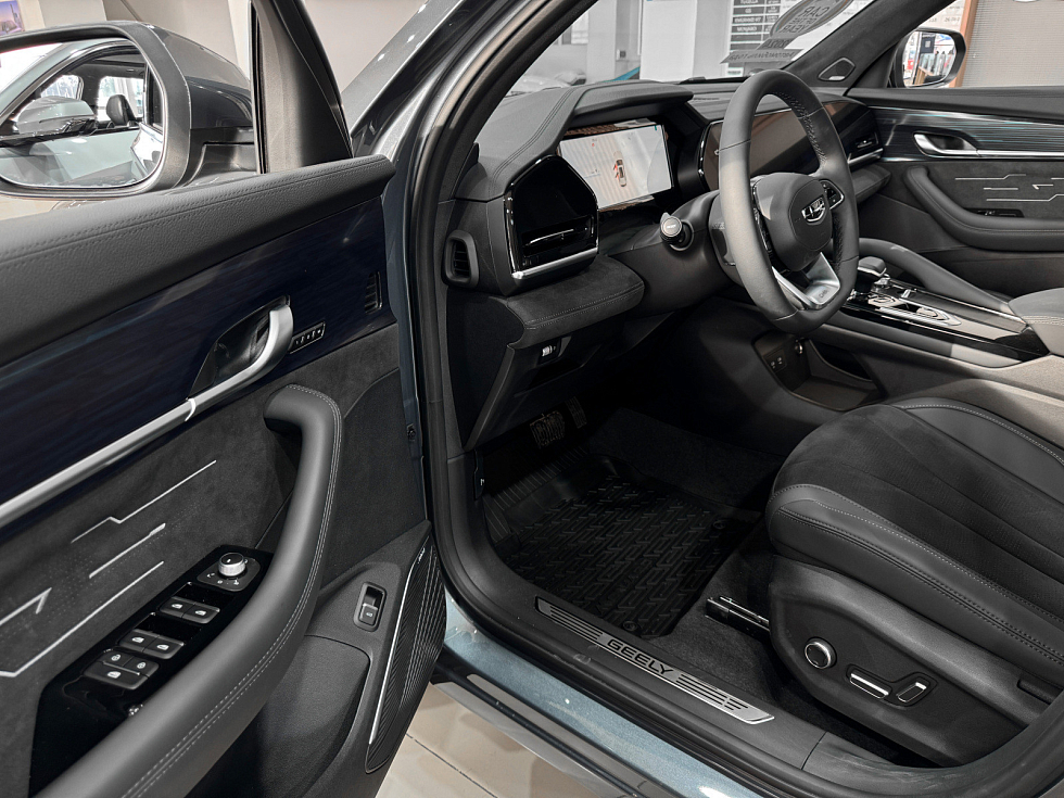 Geely Monjaro Люкс, серый