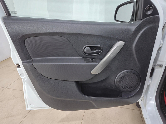 Renault Logan Confort, 2015 года, пробег 97473 км