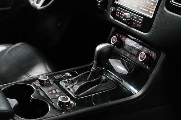 Volkswagen Touareg, 2011 года, пробег 261000 км