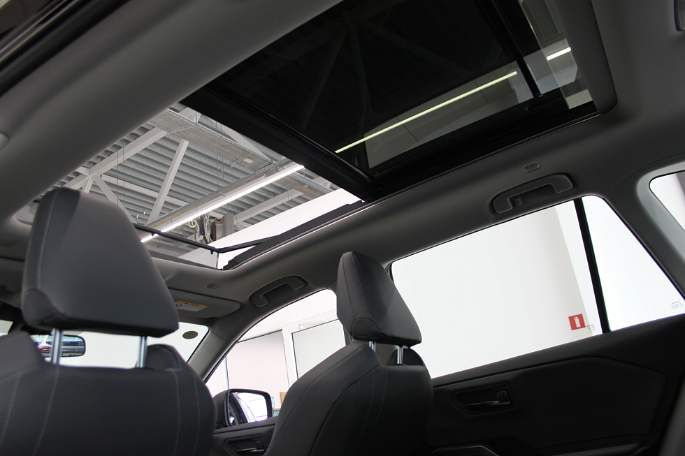 Toyota RAV4 Luxury, черный