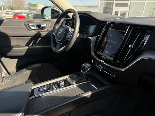 Volvo XC60 Momentum, 2021 года, пробег 121270 км