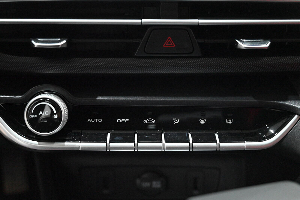 Changan Eado Plus Tech, белый