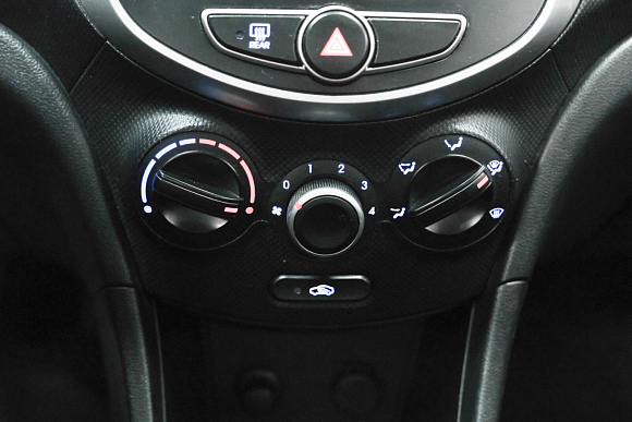 Hyundai Solaris Active, 2015 года, пробег 98000 км