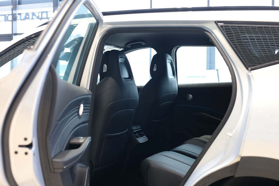 Omoda C7 Active, серебряный