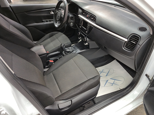 Kia Rio Luxe, 2020 года, пробег 110850 км