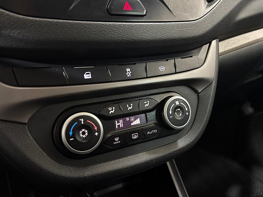 Lada (ВАЗ) Vesta Luxe Multimedia, 2019 года, пробег 111628 км