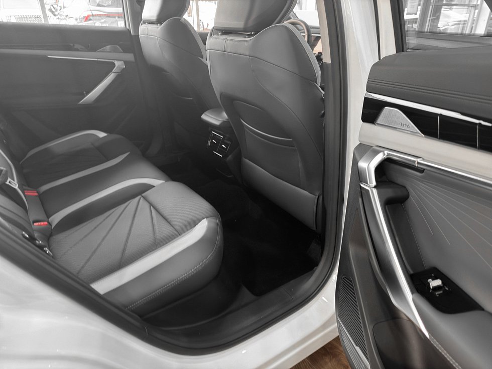 Geely Atlas Флагман, белый