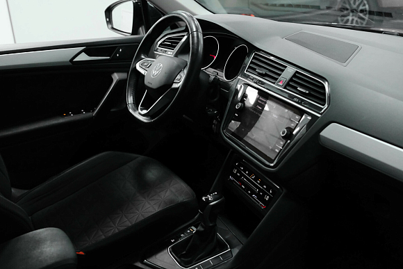 Volkswagen Tiguan Respect, 2020 года, пробег 146743 км