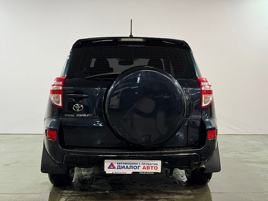 Toyota RAV4, 2011 года, пробег 180000 км