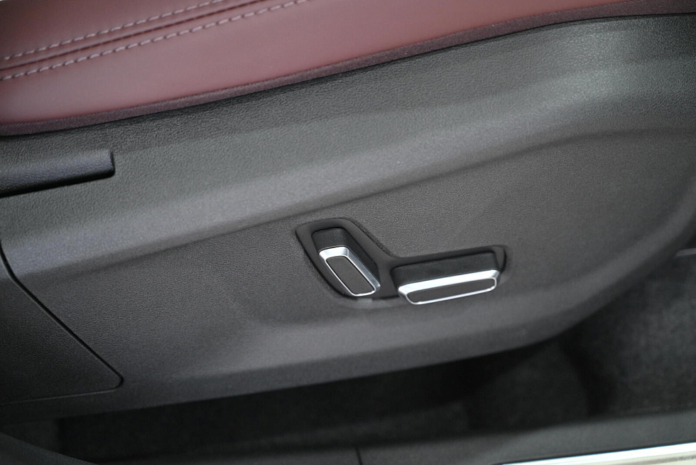 Geely Monjaro , белый