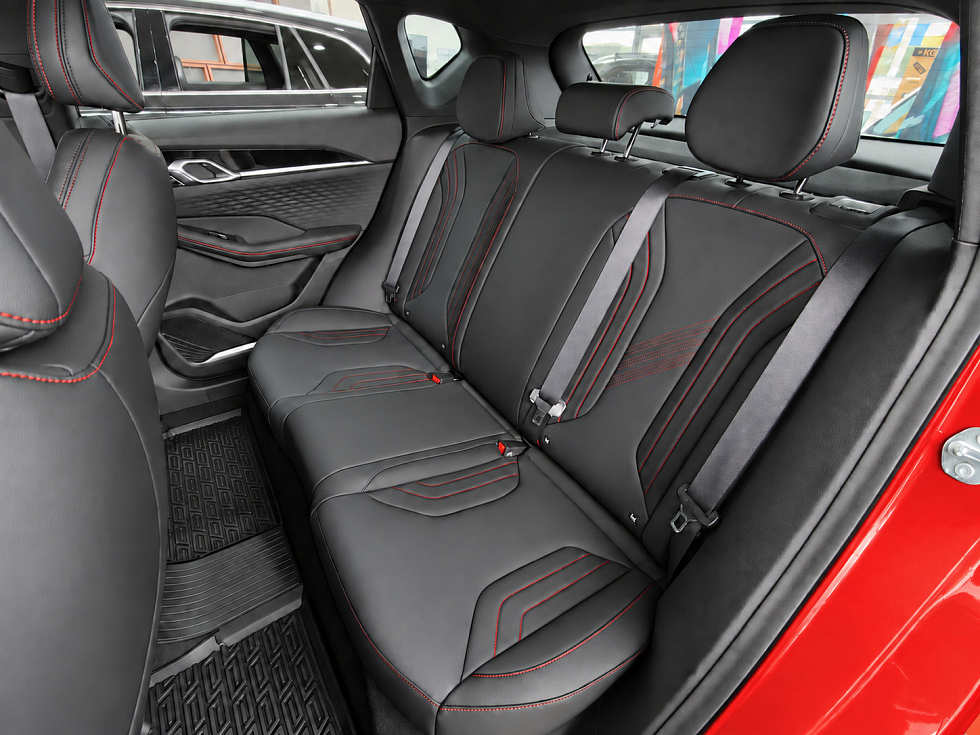 Geely Coolray Спорт, красный