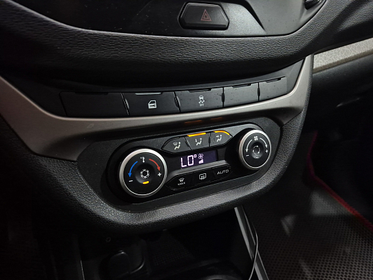 Lada (ВАЗ) Vesta Exclusive (2018-2019), 2017 года, пробег 98435 км