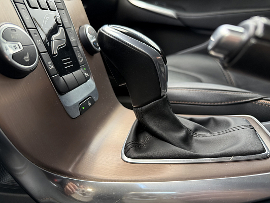 Volvo V40 Cross Country, 2016 года, пробег 100000 км