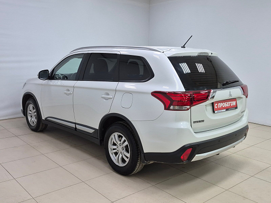Mitsubishi Outlander Intense, 2016 года, пробег 172205 км