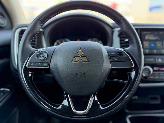 Mitsubishi Outlander Invite, 2022 года, пробег 30207 км