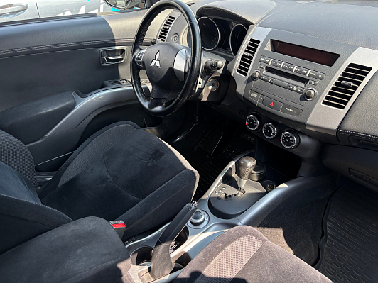 Mitsubishi Outlander Intense, 2011 года, пробег 216088 км