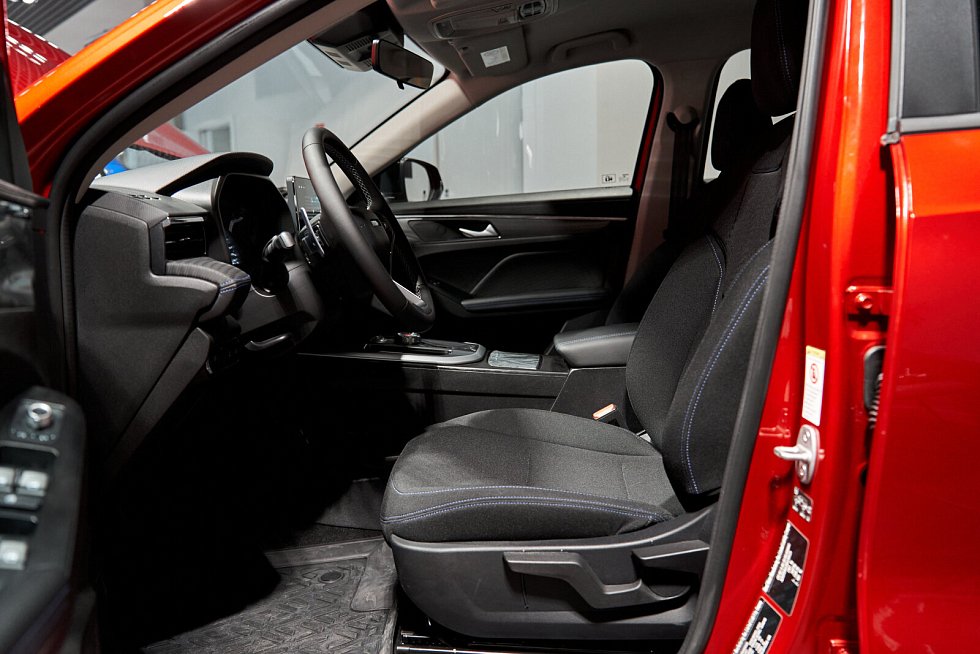 Haval Jolion Комфорт, красный