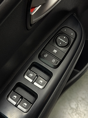 Kia Rio Luxe, 2021 года, пробег 30000 км