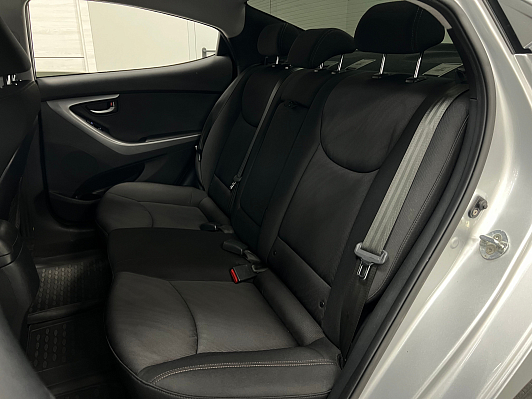 Hyundai Elantra, 2015 года, пробег 176500 км
