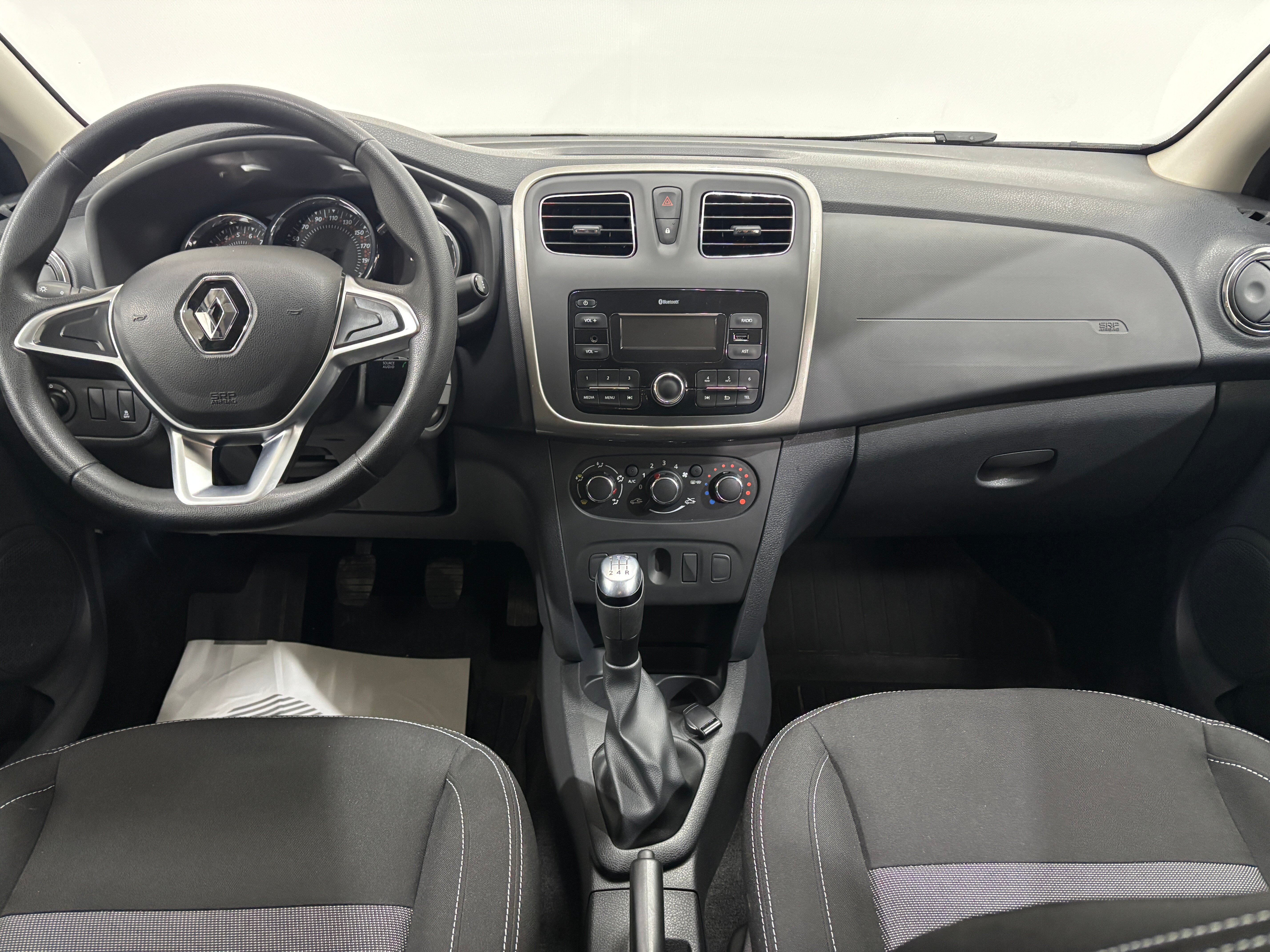 Renault Logan Stepway Life, 2022 года, пробег 18670 км