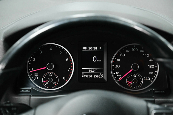 Volkswagen Tiguan Avenue, 2013 года, пробег 209000 км
