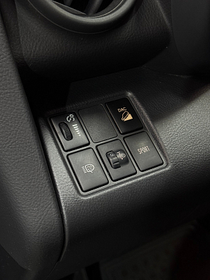 Toyota RAV4, 2011 года, пробег 180000 км