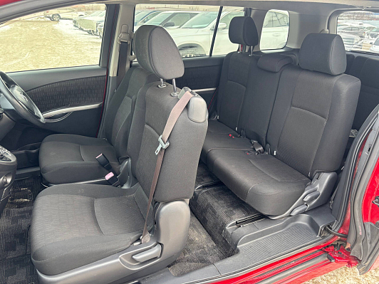 Toyota ISis, 2013 года, пробег 117800 км